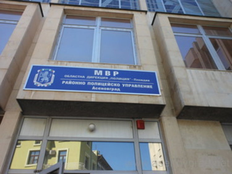 В Долни Воден: Нарязаха гумите на репортерска кола на СКАТ ТВ