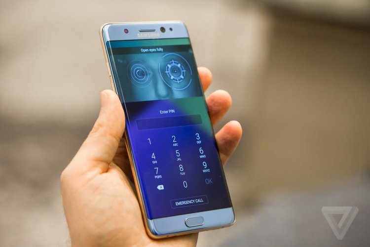 Samsung представи Note 7, ще го отключваме само с поглед 