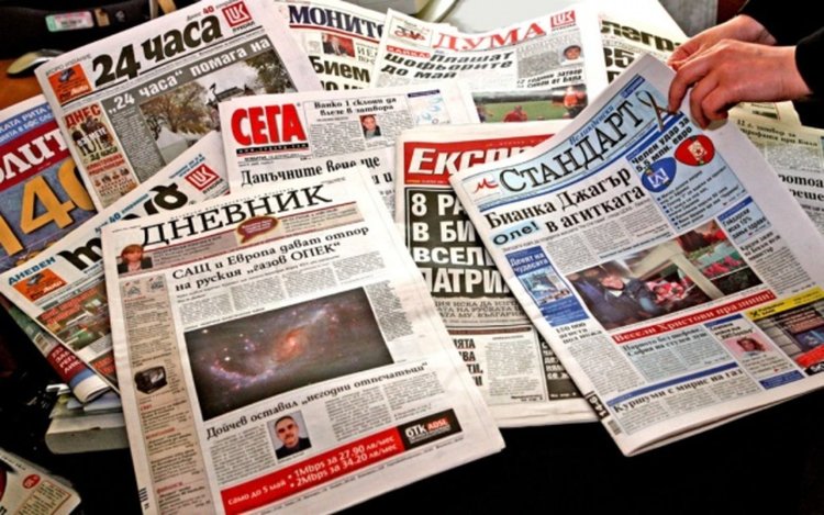 Тежка нощ, Радев реди служебния кабинет. Преглед на печата