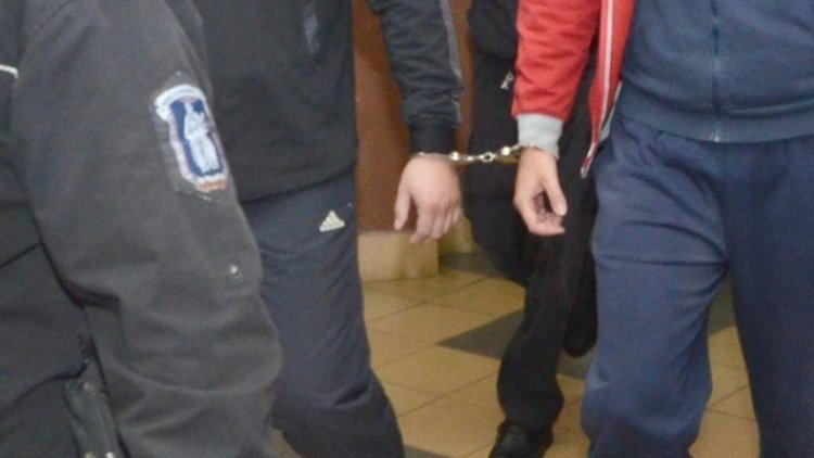 Варненските митничари, уличени в корупция, остават в ареста