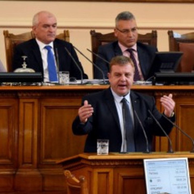 Каракачанов: Темата за връщането на казармата не е затворена