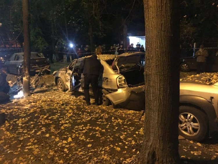 Двама загинаха при взрив в центъра на Киев, разследват тероризъм (обновена)