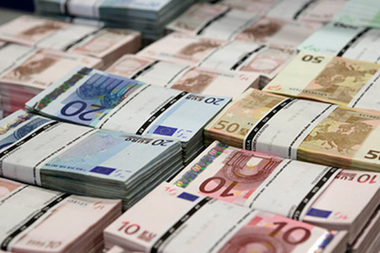 50 руски олигарси загубиха $12 млрд. само за ден, рублата се срина 