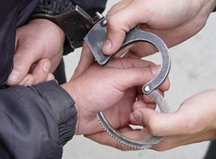 Два пъти за ден задържаха 42-годишен – първо откраднал пари, после заплашвал потърпевшия
