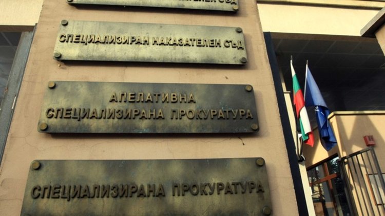 Верига от 20 легални фирми отговаряла за данъчните престъпления по случая "Винпром Карнобат"
