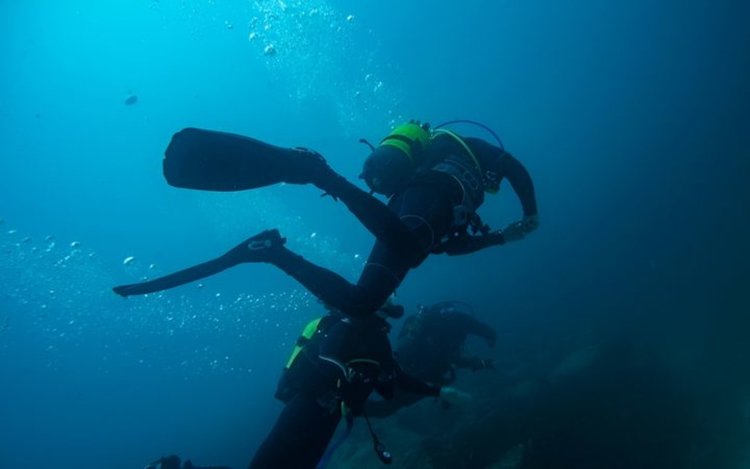 Шестима водолази спасители загинаха във водовъртеж при издирването на тийнейджър в Малайзия