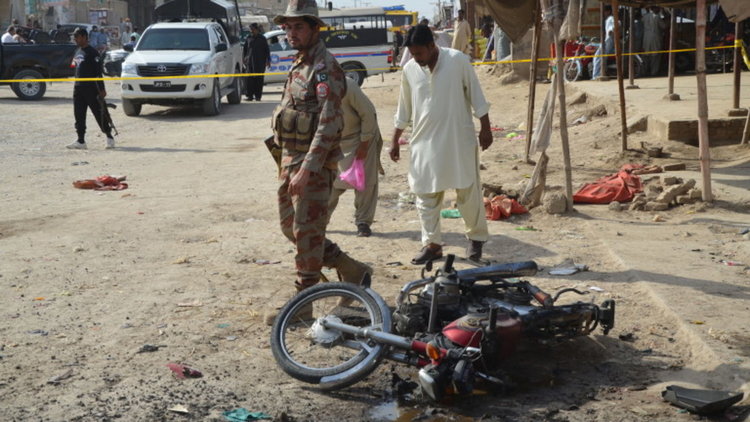 Въоръжени щурмуваха луксозен хотел в Пакистан