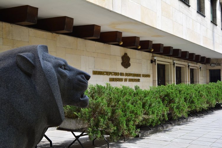 Издават документи за гласуване и в деня на вота