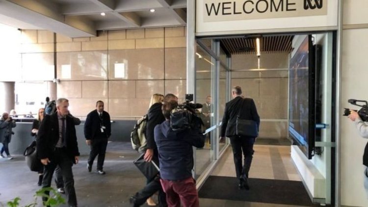 Полиция нахлу в обществената телевизия в Австралия заради журналистическо разследване