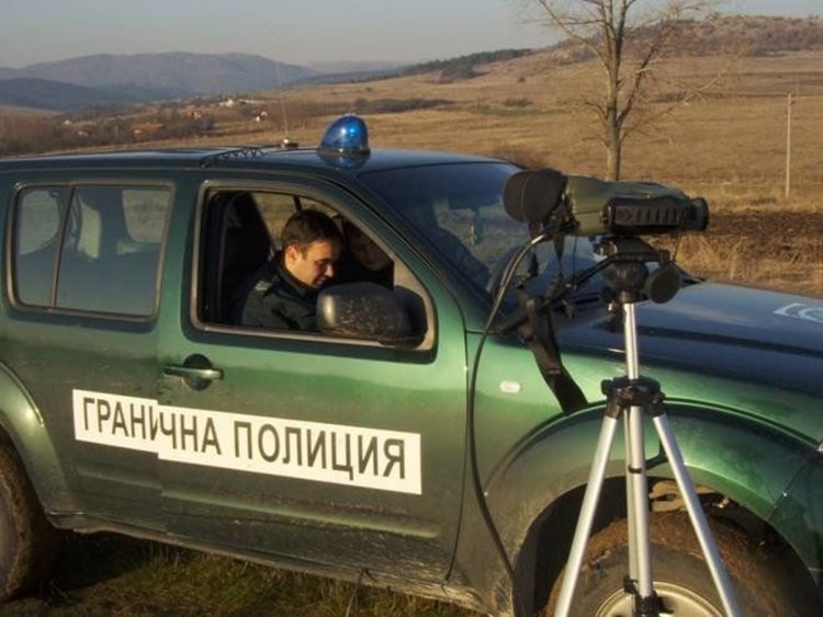 Отново хиляди българи се стичат към гръцката граница, 1 км е колоната при 'Кулата'