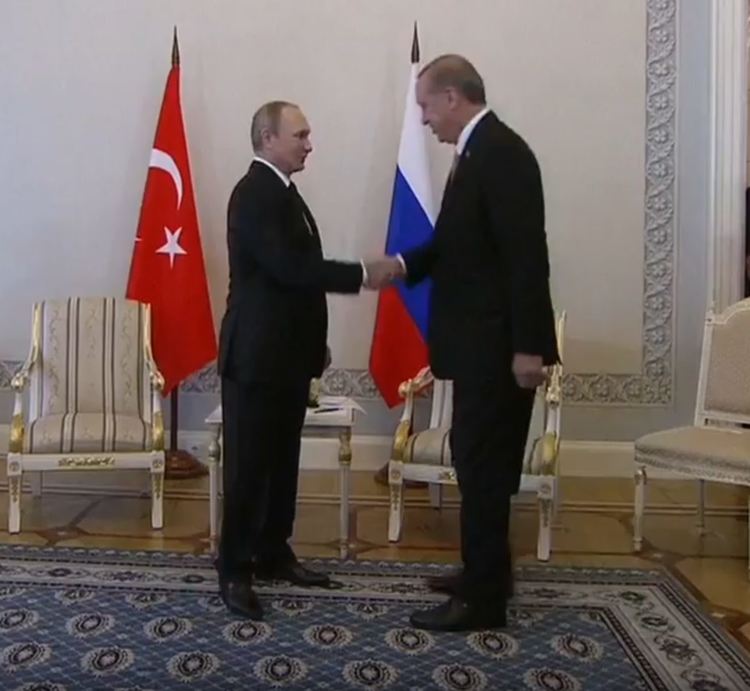 Путин покани Ердоган на работна визита в Русия