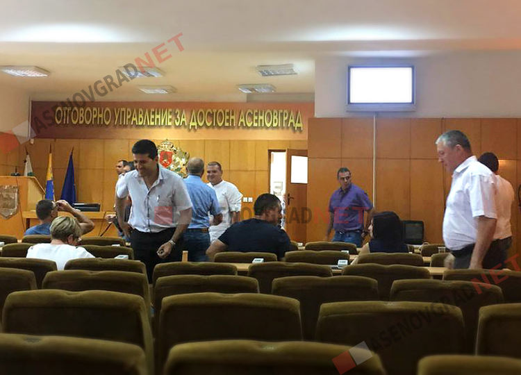 След Запрянов и Балабанова се отказа от правомощията си на съветник