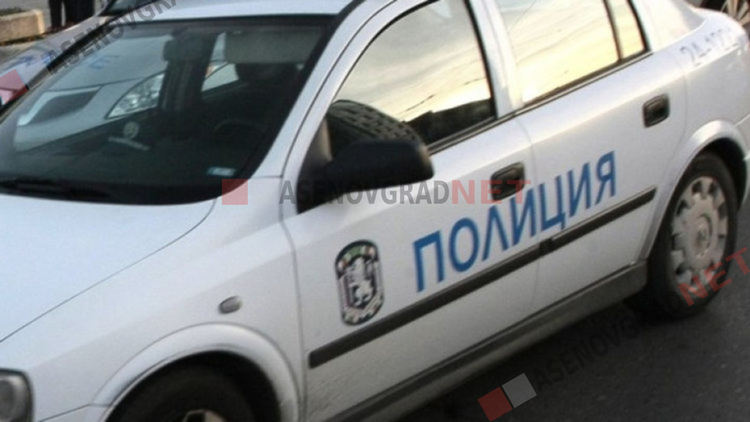 Моторист се натресе в пътен знак на кръгово на бул. "България"