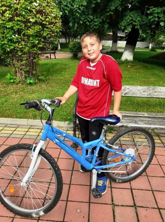 Исмаил Исмет от Ардино сбъдна мечтата на своя съученик да има колело
