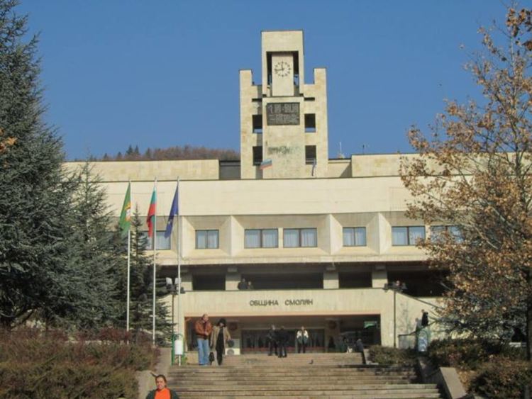 Чиновници от Община Смолян доставят храна на карантинирани