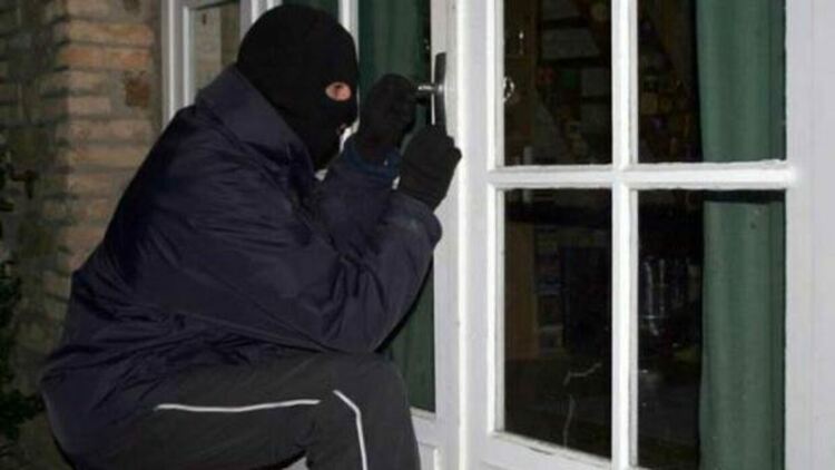 Осъдиха рецидивист за кражба на ...гребен,чадър, носни кърпички и...