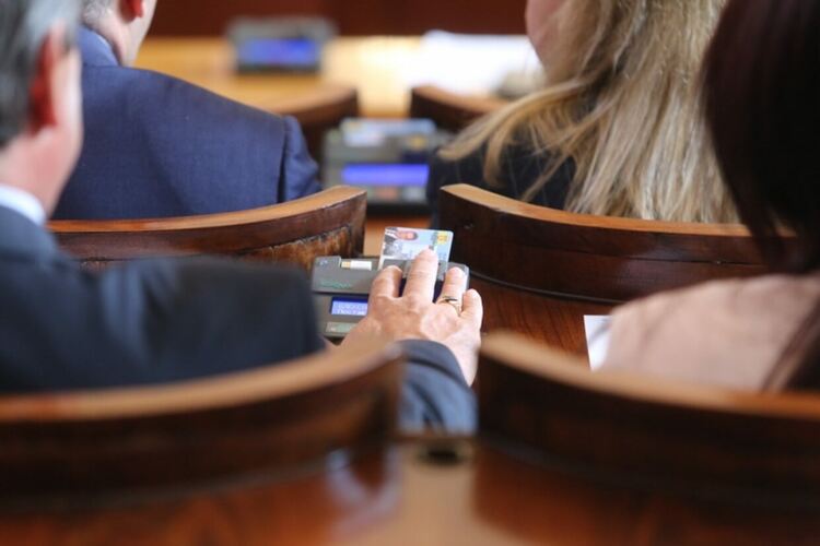 Окончателно: 25 стотинки отстъпка при зареждане на литър евтино гориво