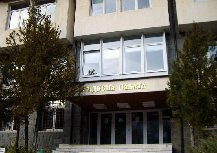 По искане на Районна прокуратура-Смолян съдът задържа мъж за управление на автомобил след употреба на алкохол - 2,75 промила