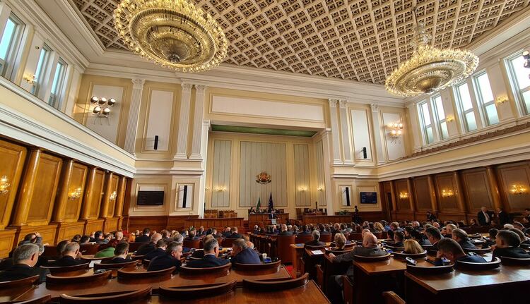 Парламентът изслушва управителя на БНБ за готовността на България за членство в еврозоната без директно излъчване