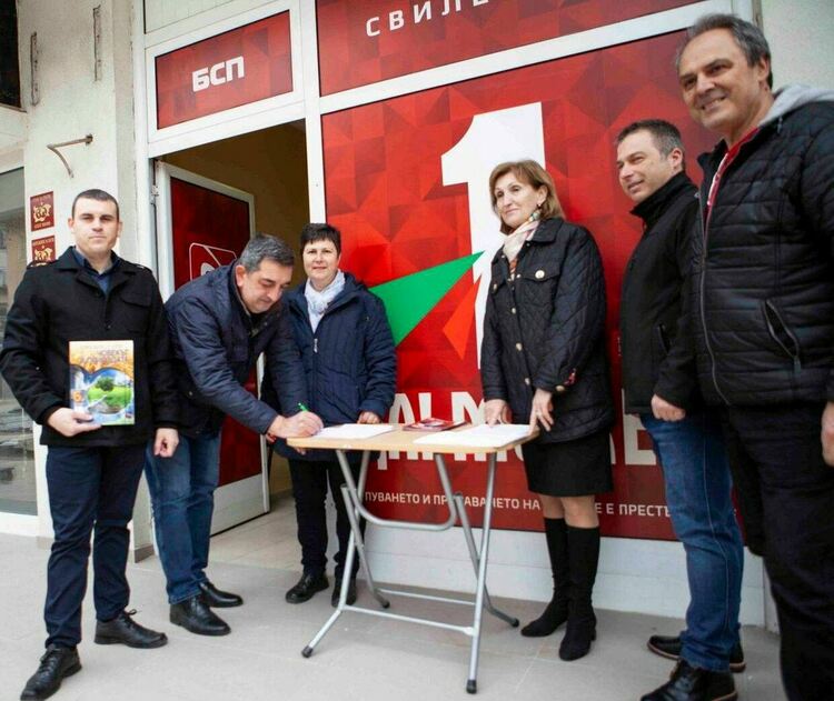 Коалиция “БСП за България“ стартира подписка за референдум срещу прокарване „идеологията на третия пол“ в училищата