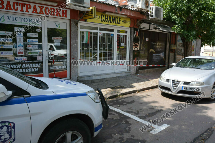 Разбиха и окрадоха обменно бюро в Хасково