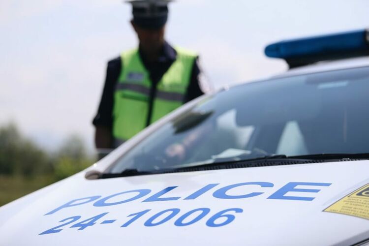 Столичанин е задържан за хулиганство от брезнишки полицаи