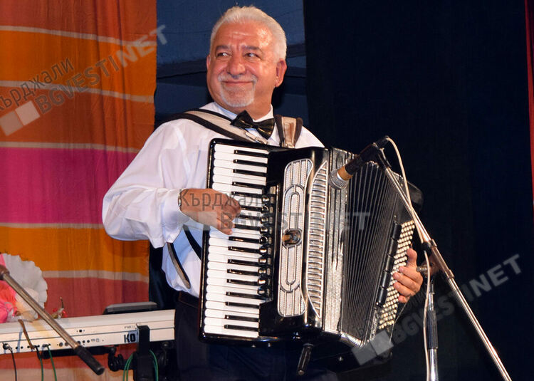 Виртуозът на акордеона Нешко Нешев-един от „Битълсите на народната музика”