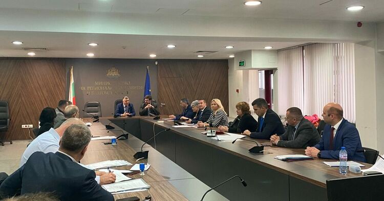 Общините подписват споразумения за финансиране от държавния бюджет на приоритетни им проекти 