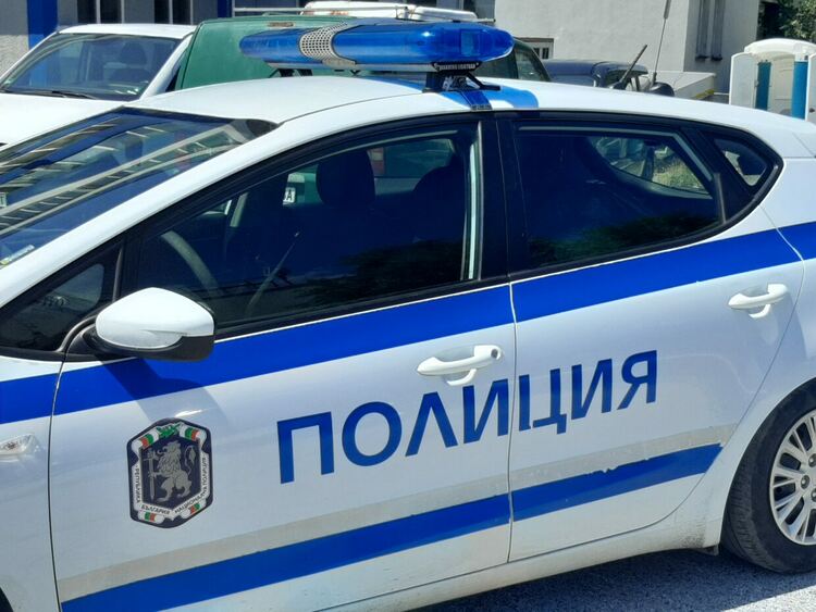 Полицаи иззеха стоки менте от автомобил в Асеновград 