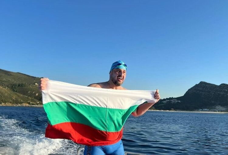 За гордост! Петър Стойчев е първия българин преплувал Гибралтар