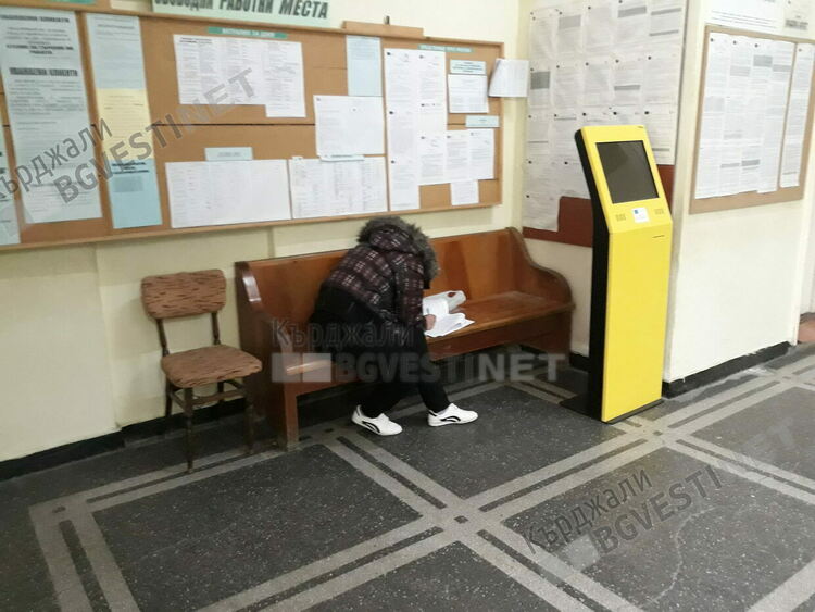 882 души в област Кърджали чакат повече от година да им предложат подходяща работа