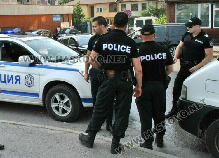 14-годишно момче и още трима мъже са задържани за притежание на дрога