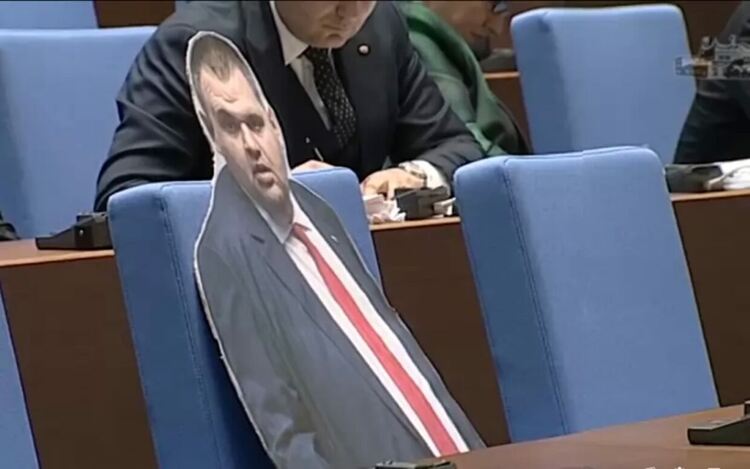 И четирите формации в мнозинството стоят зад кабинета