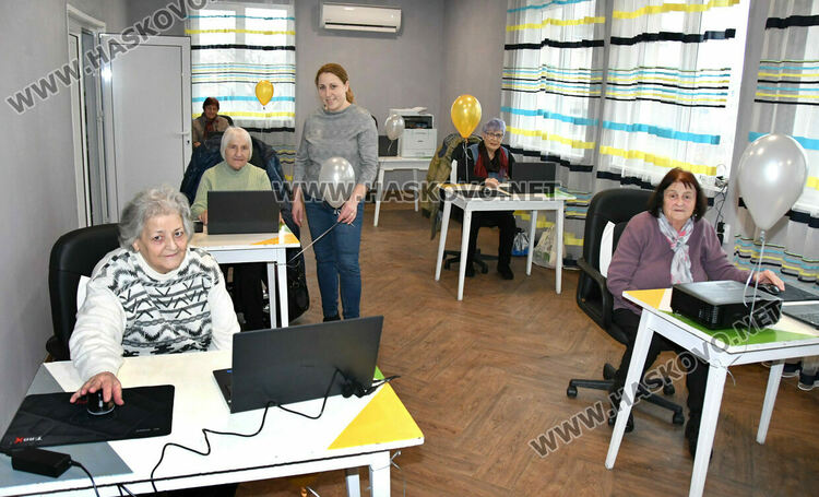 Откриха дигитален клуб в читалище „Вапцаров“ в Хасково