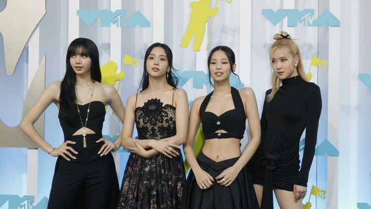BLACKPINK се завръщат и са готови да излетят с чисто новия си сингъл