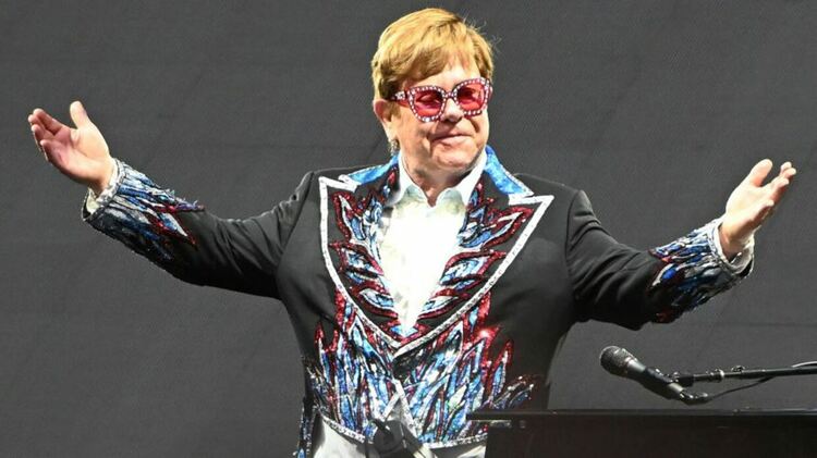 Elton John събра рекордна сума от 10,6 милиона долара в борбата срещу СПИН