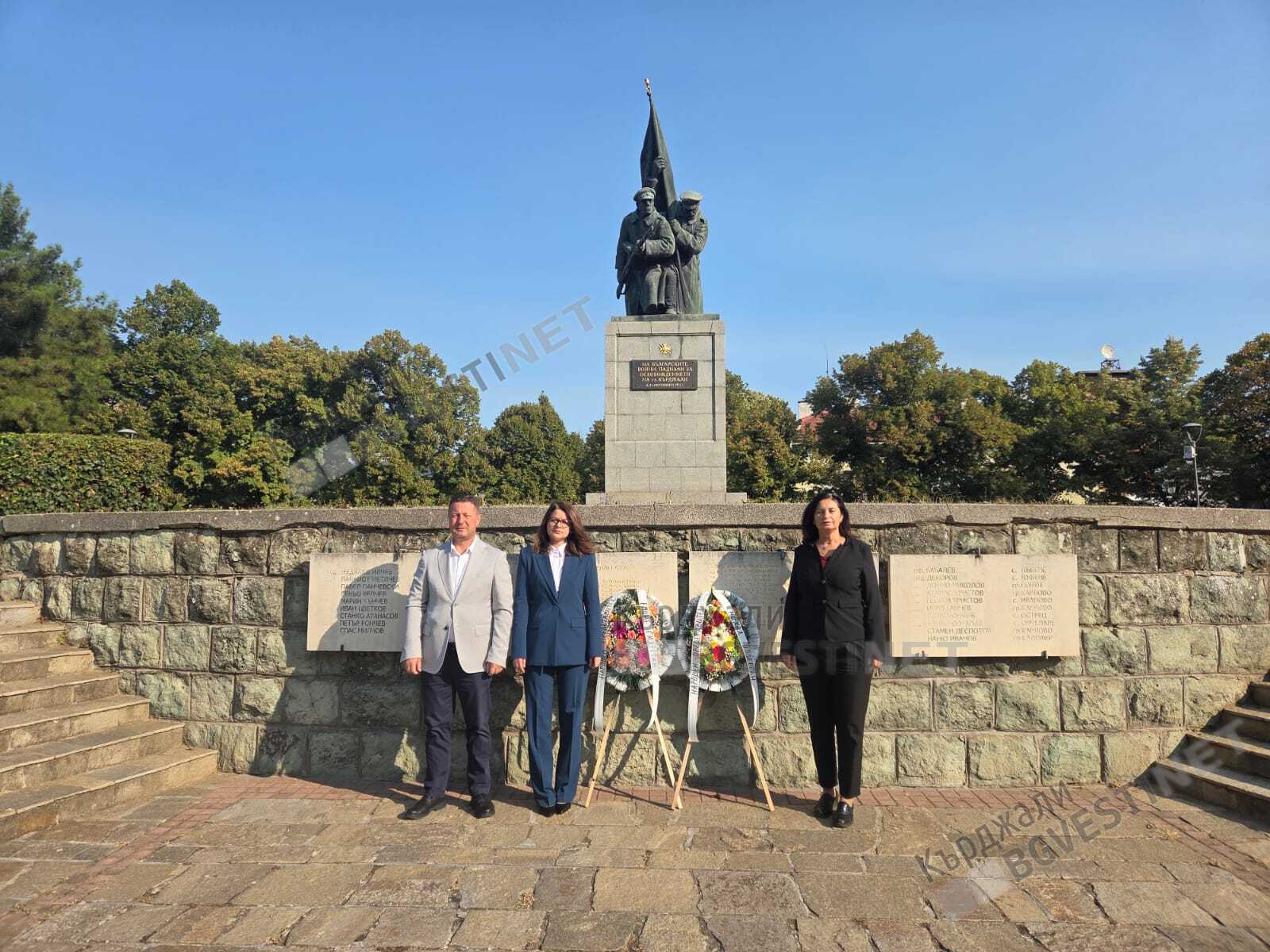 ПП“Прогресивна България“ почете паметта на героите от Съединението, венци пред паметника на Освободителите в Кърджали