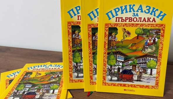 Кметът Николай Митков с подарък за всеки първолак в общината