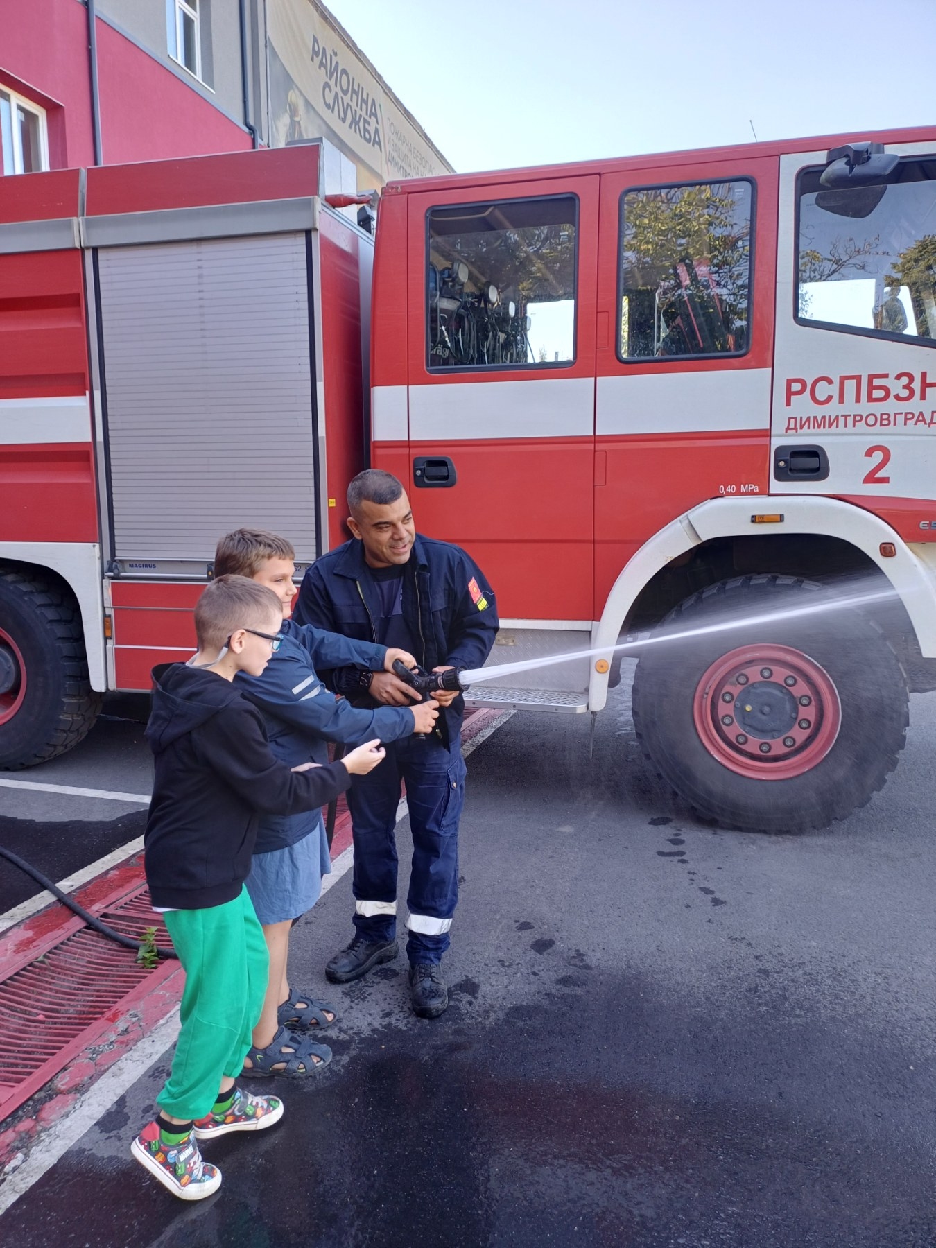Пожарната в Димитровград отвори врати за граждани по повод професионалния си празник