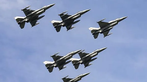 Затворени летищата в Люблин и Жешов. Полша в бойна готовност