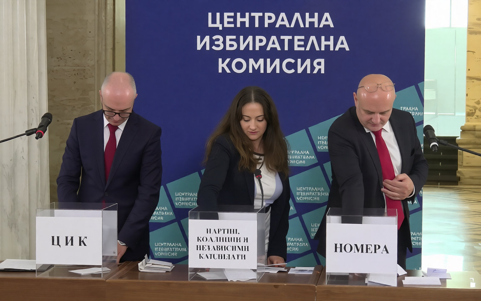 ЦИК подреди кандидатите за президент в бюлетината