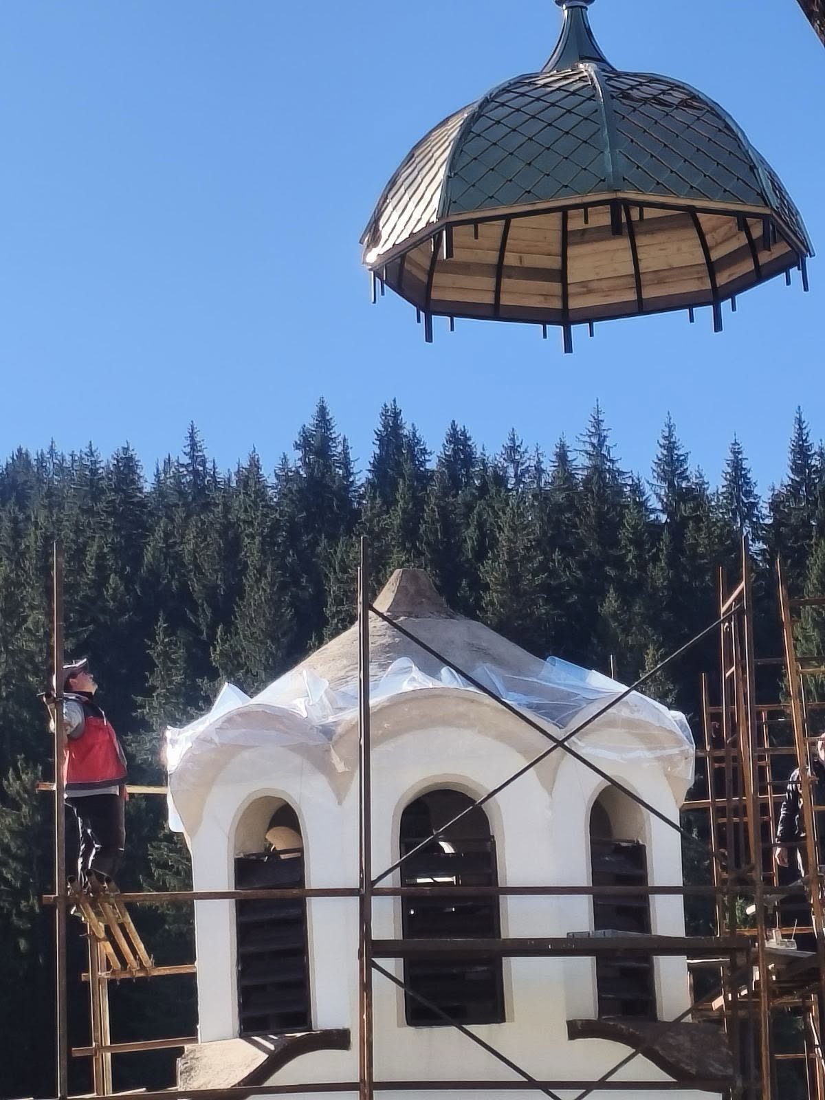 Подмениха купола на камбанарията на храм „Св. Пантелеймон“ в Проглед