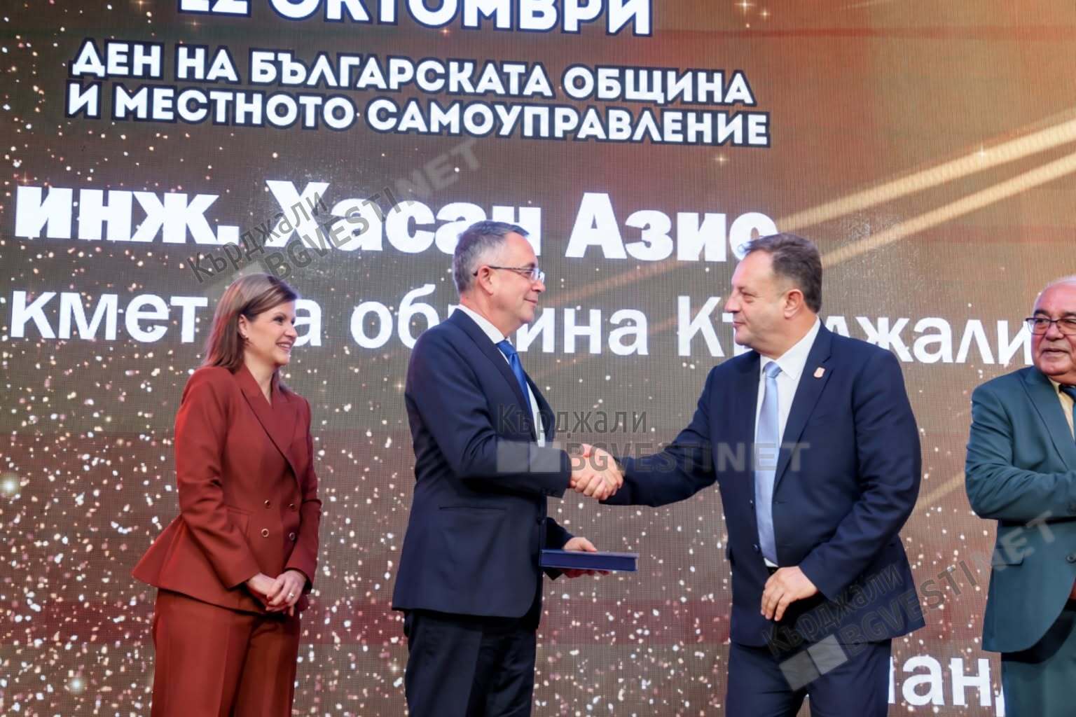 Наградиха Хасан Азис за принос в местното самоуправление