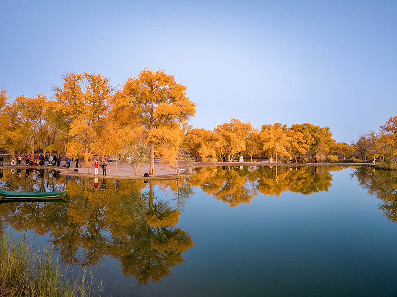 От запад идва дъжд