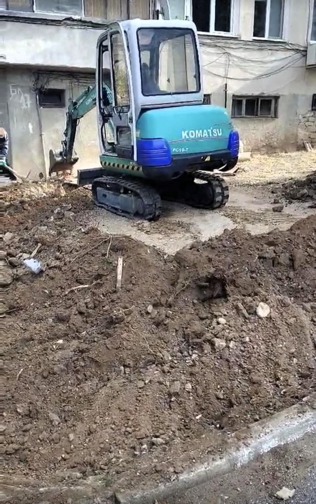 Облагородяват зелените площи в  квартал „Баделема“