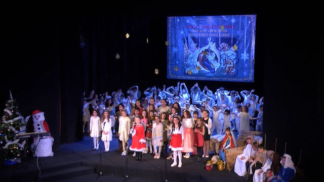 Децата, изучаващи СИП „Религия“ от училище „Пенчо Славейков“ в Димитровград изнесоха днес коледен концерт