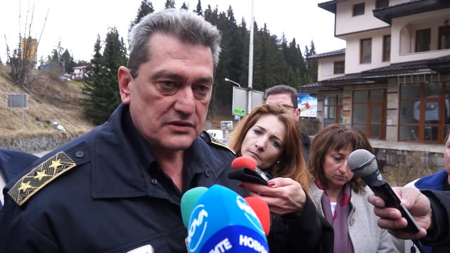 Блокада на пътя заради закриването на пожарната в Пампорово