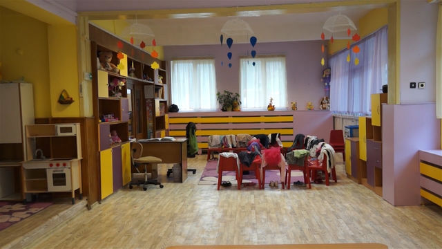 80 малчугана "лудеят" в обновена сграда