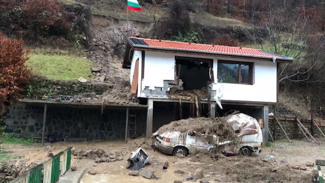 Смолян продължава да бедства след проливните дъждове през почивните дни