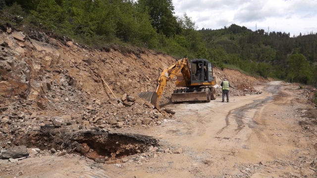 Ремонтират усилено пътя Средногорци-Рудозем